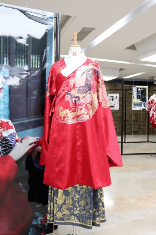 疫情下的课堂 纺织服装产品研发室成果汇报系列展 等你来